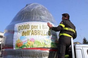 L'uovo di Pasqua gigante donato ai bambini dell'Abruzzo